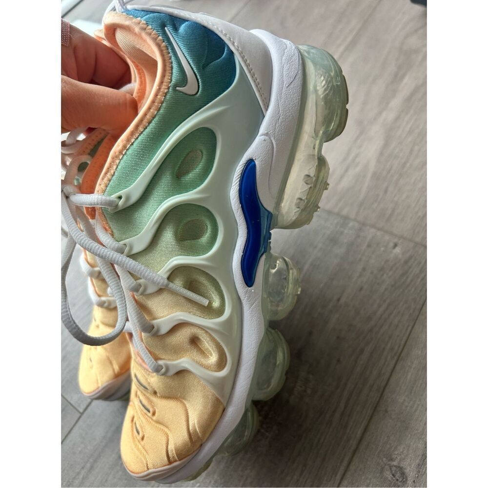 Nike Vapormax size 7.5 Women's White Light Menta AO4550-100 - Picture 2 of 6